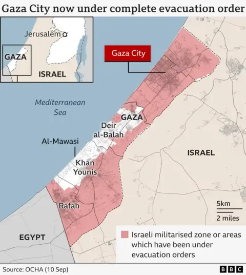 Numerous Gaza Residents Evacuate as Israeli Troops Advance Deeper into Gaza City